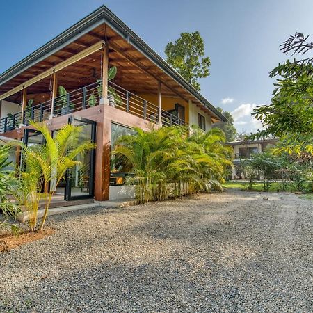 Yoshi'S On The Beach Cahuita Exterior photo