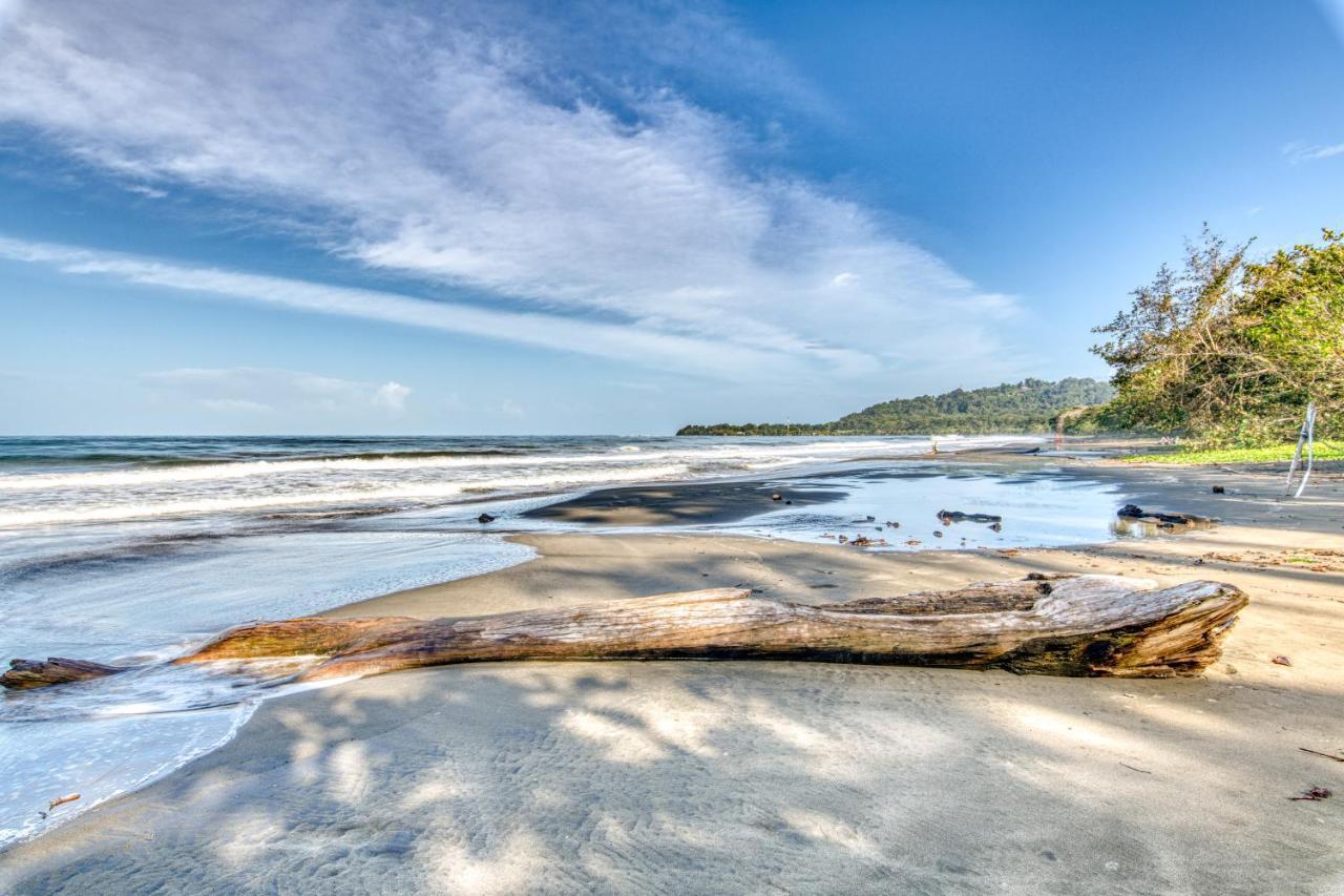 Yoshi'S On The Beach Cahuita Exterior photo